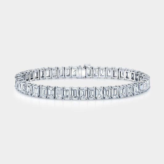 White gold tennis bracelet, emerald cut diamonds.