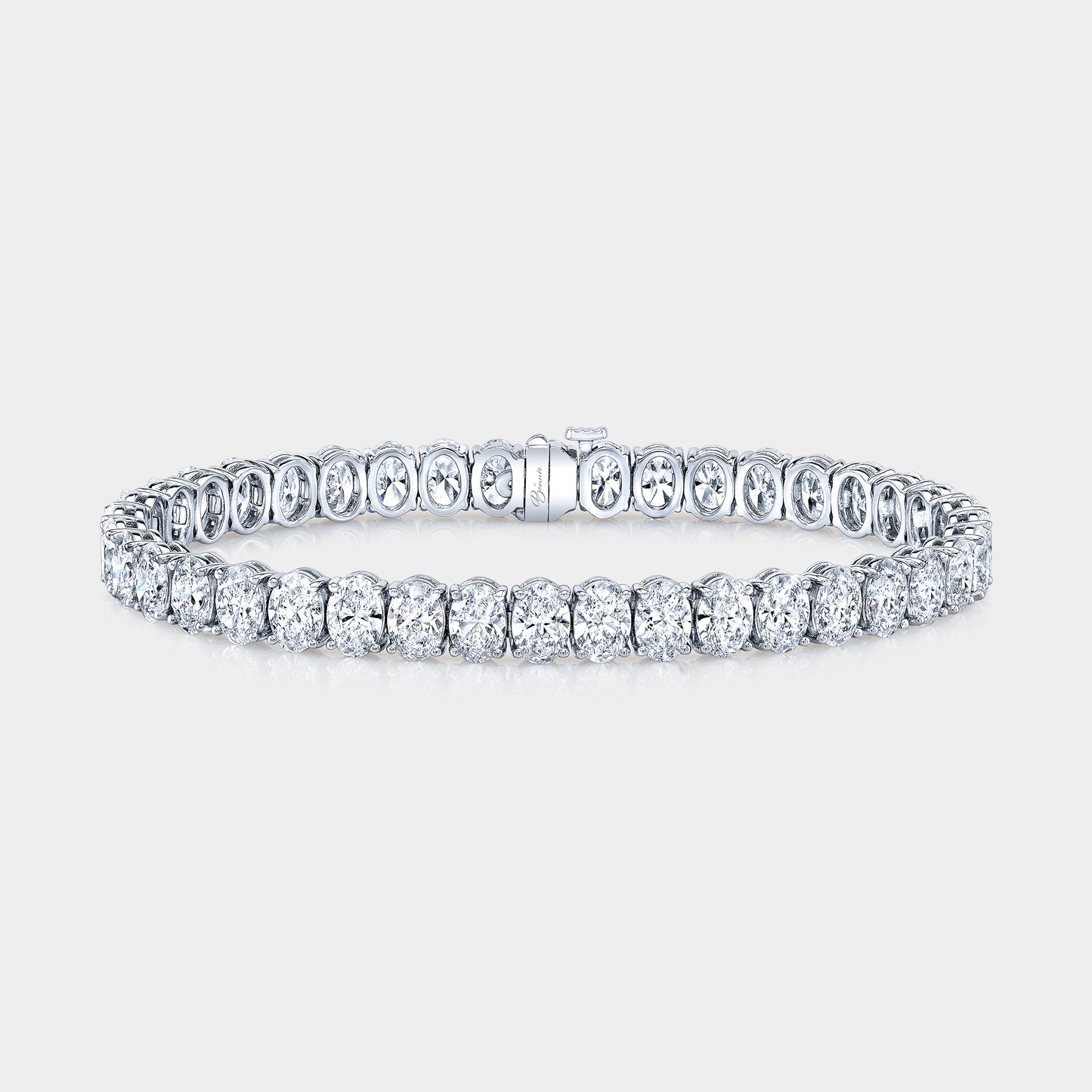White gold tennis bracelet, oval diamonds.