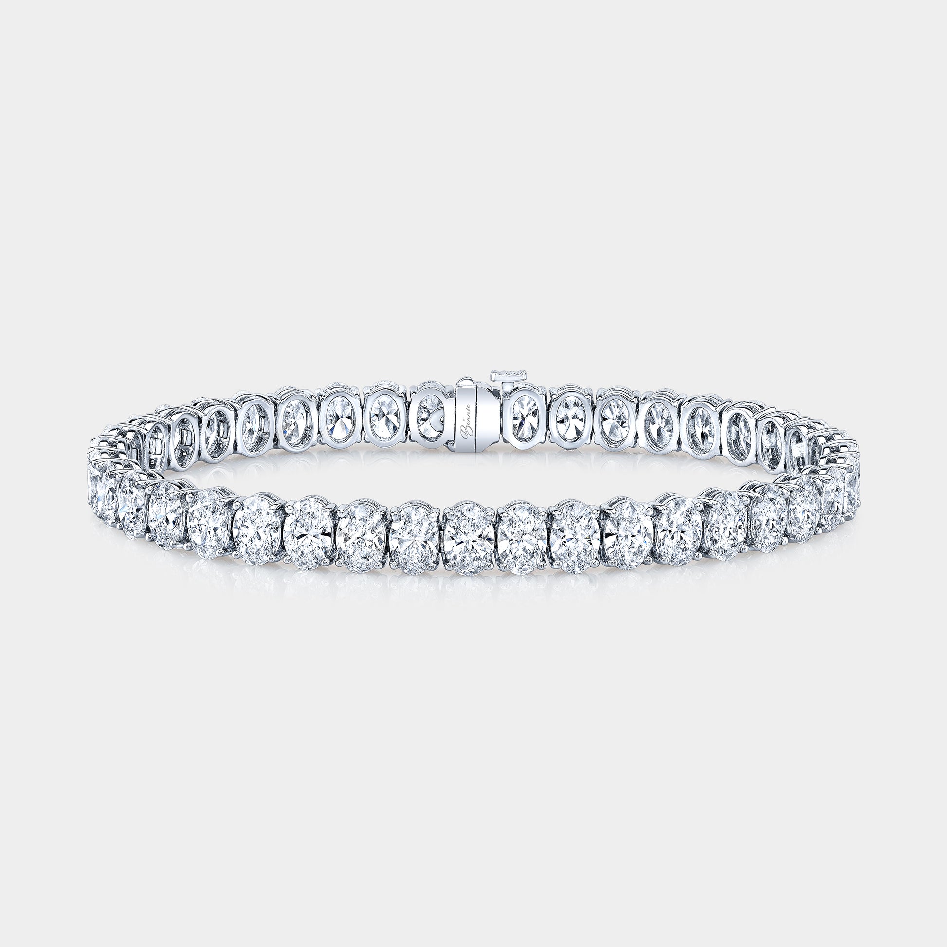 White gold tennis bracelet, oval diamonds.