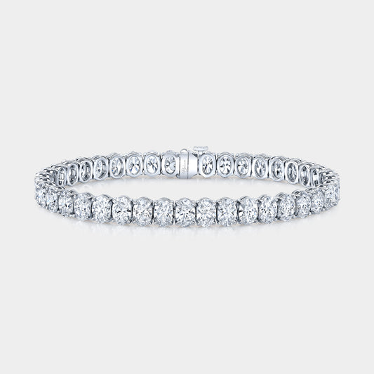 White gold tennis bracelet, oval diamonds.