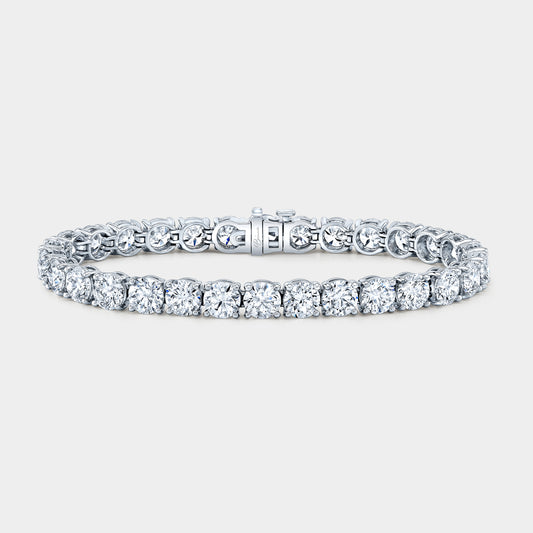 White gold tennis bracelet, round diamonds.
