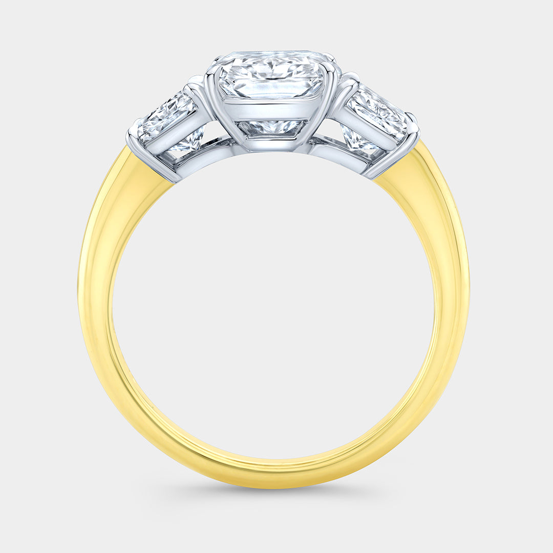 3 stone diamond ring, gold setting.