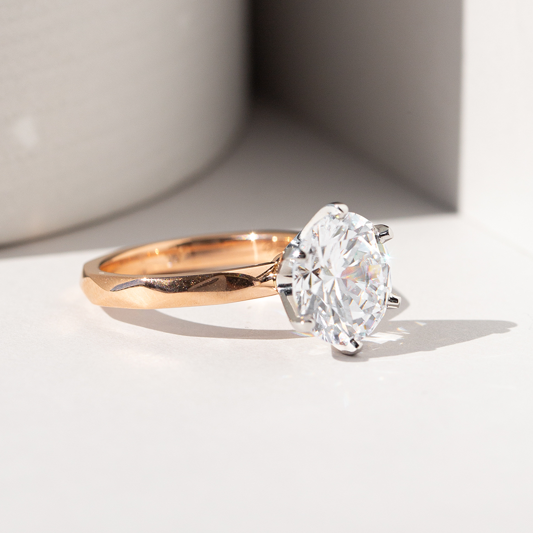 Round ring, top down, faceted band solitaire.