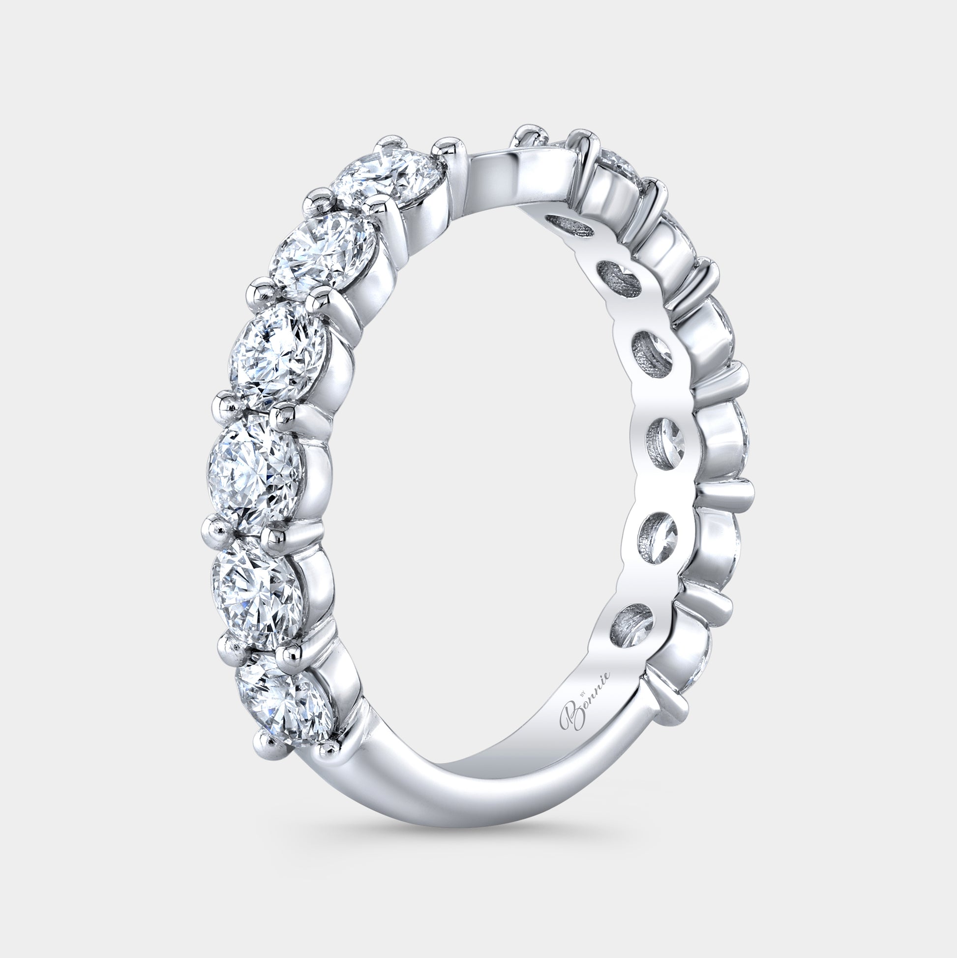 Platinum diamond band on hand, Sophia contour.