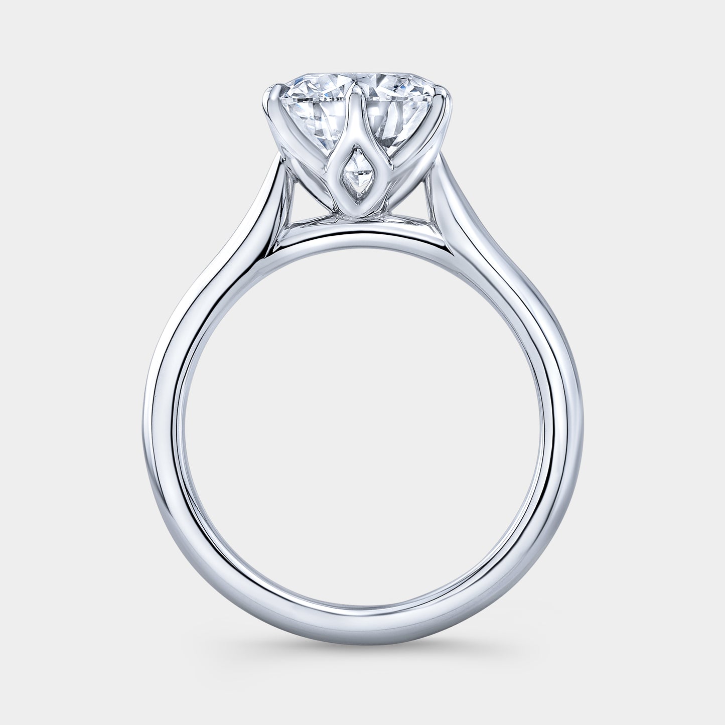 White gold ring, 6 prong setting, tulip basket.