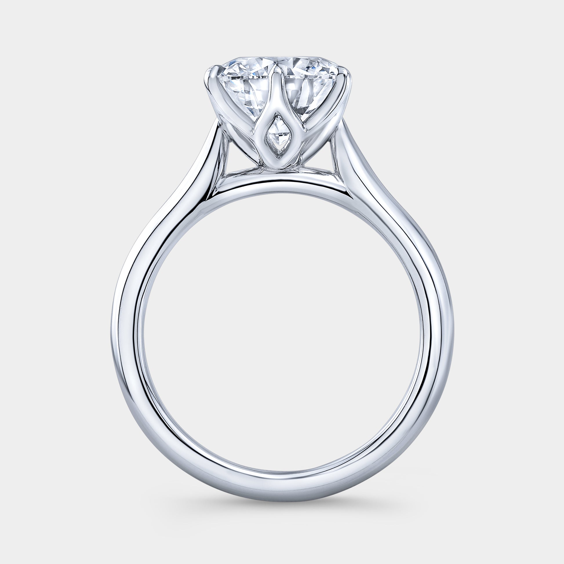 White gold ring, 6 prong setting, tulip basket.