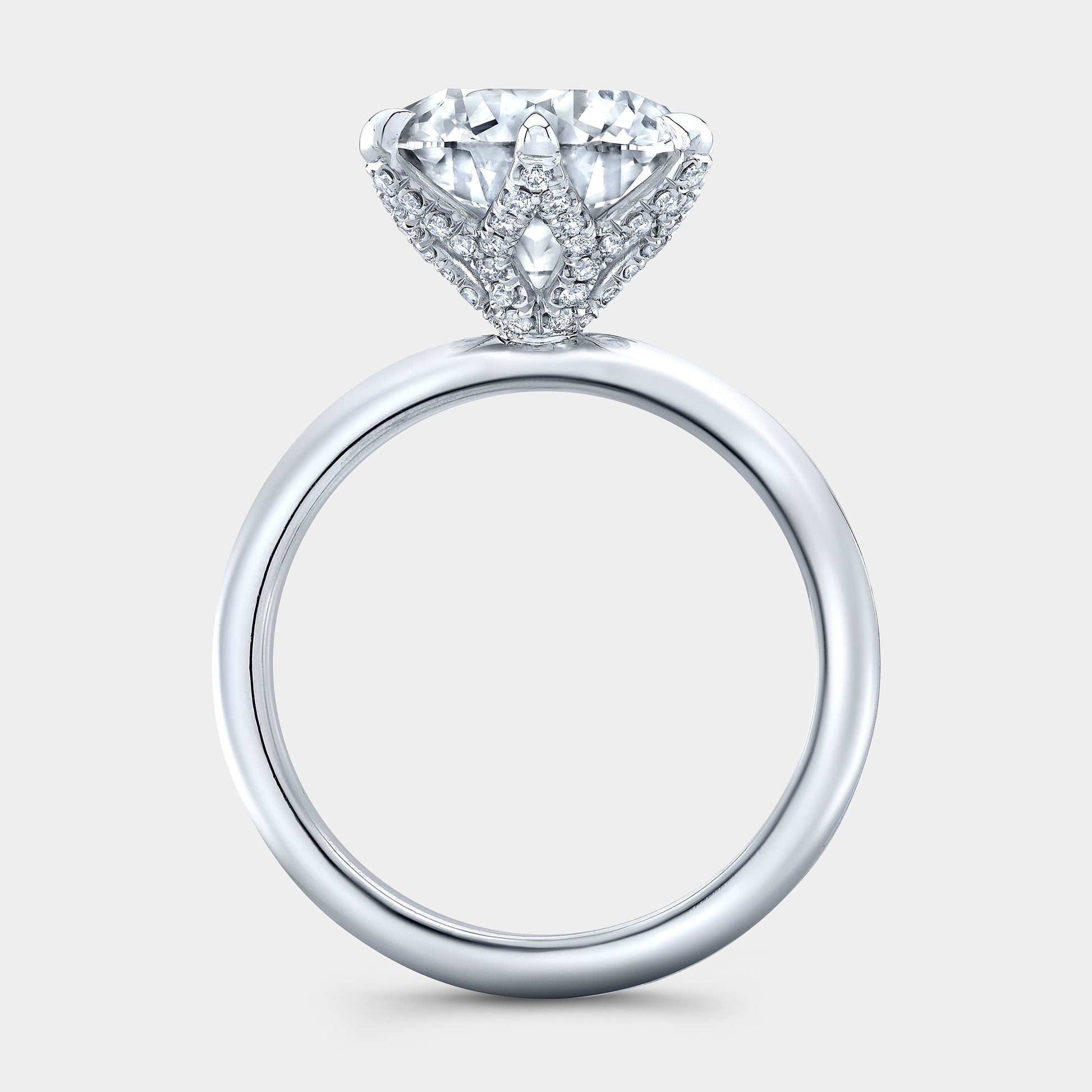 White gold ring, tulip basket and full diamond detail.