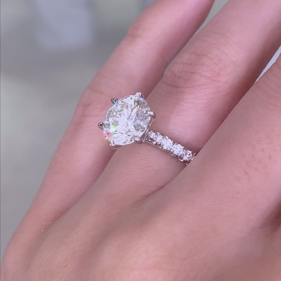 Round ring video, worn on hand, platinum.