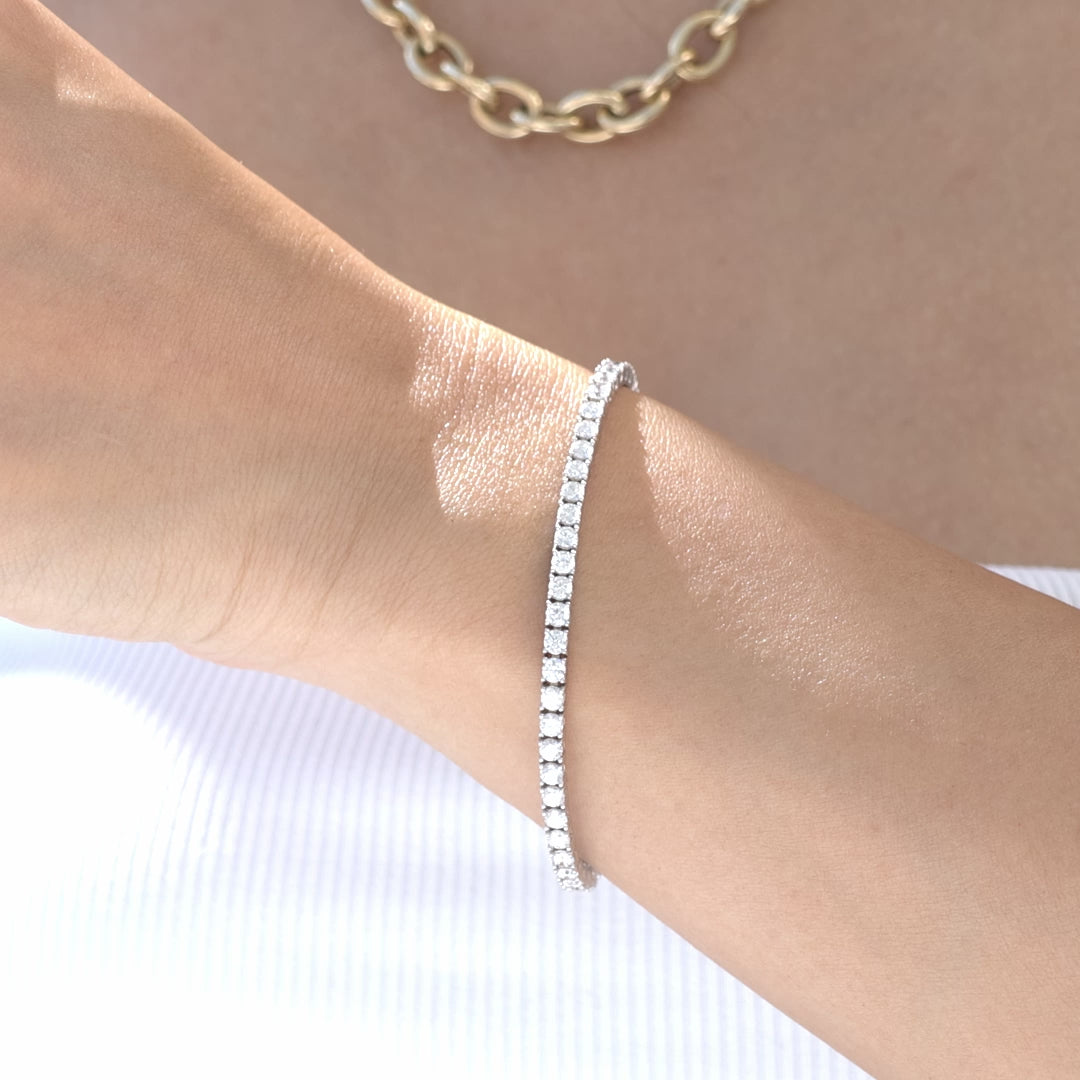 Diamond Tennis Bracelet Detail, White Gold.