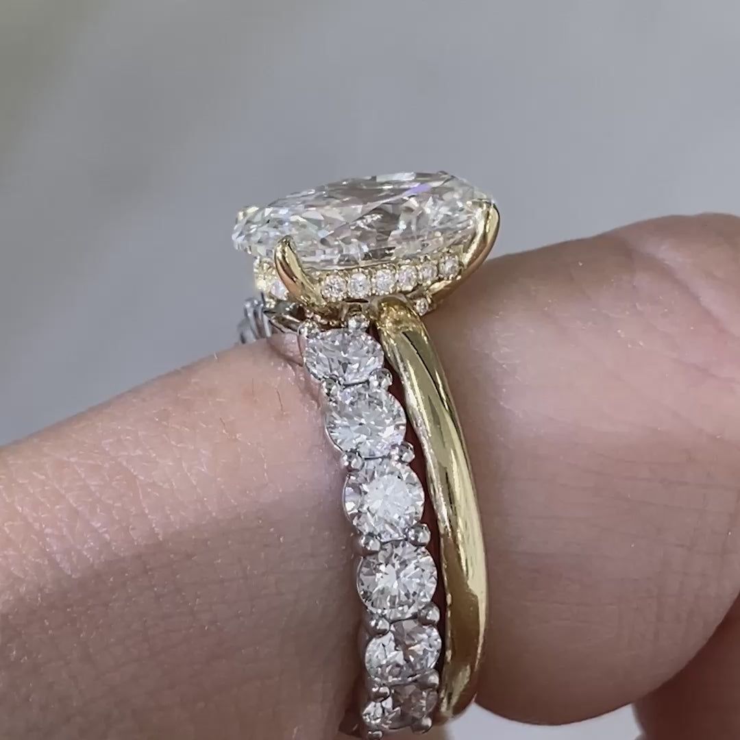 Sophia diamond band video, worn on hand, platinum.