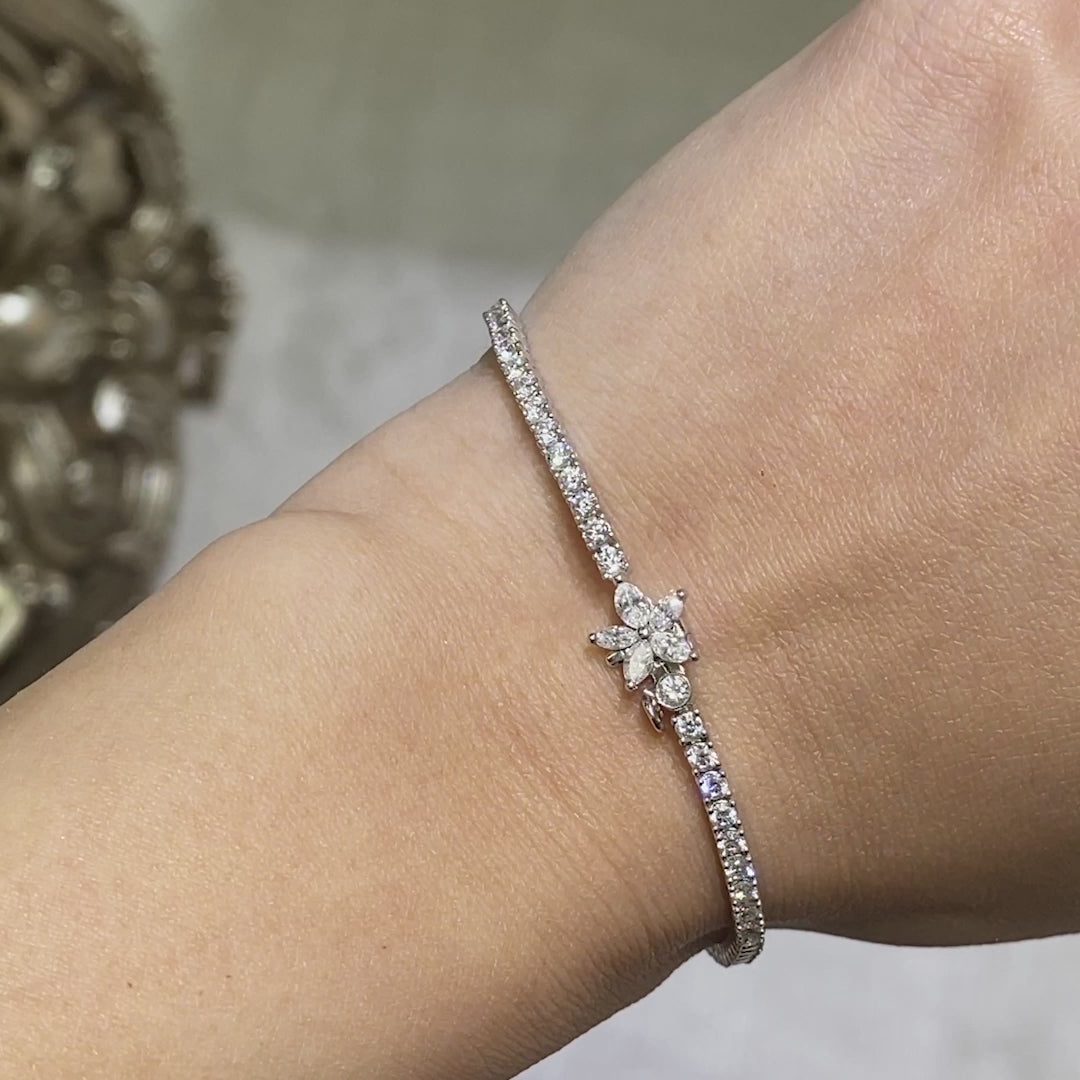 White gold bracelet video, diamond details, and tennis setting.