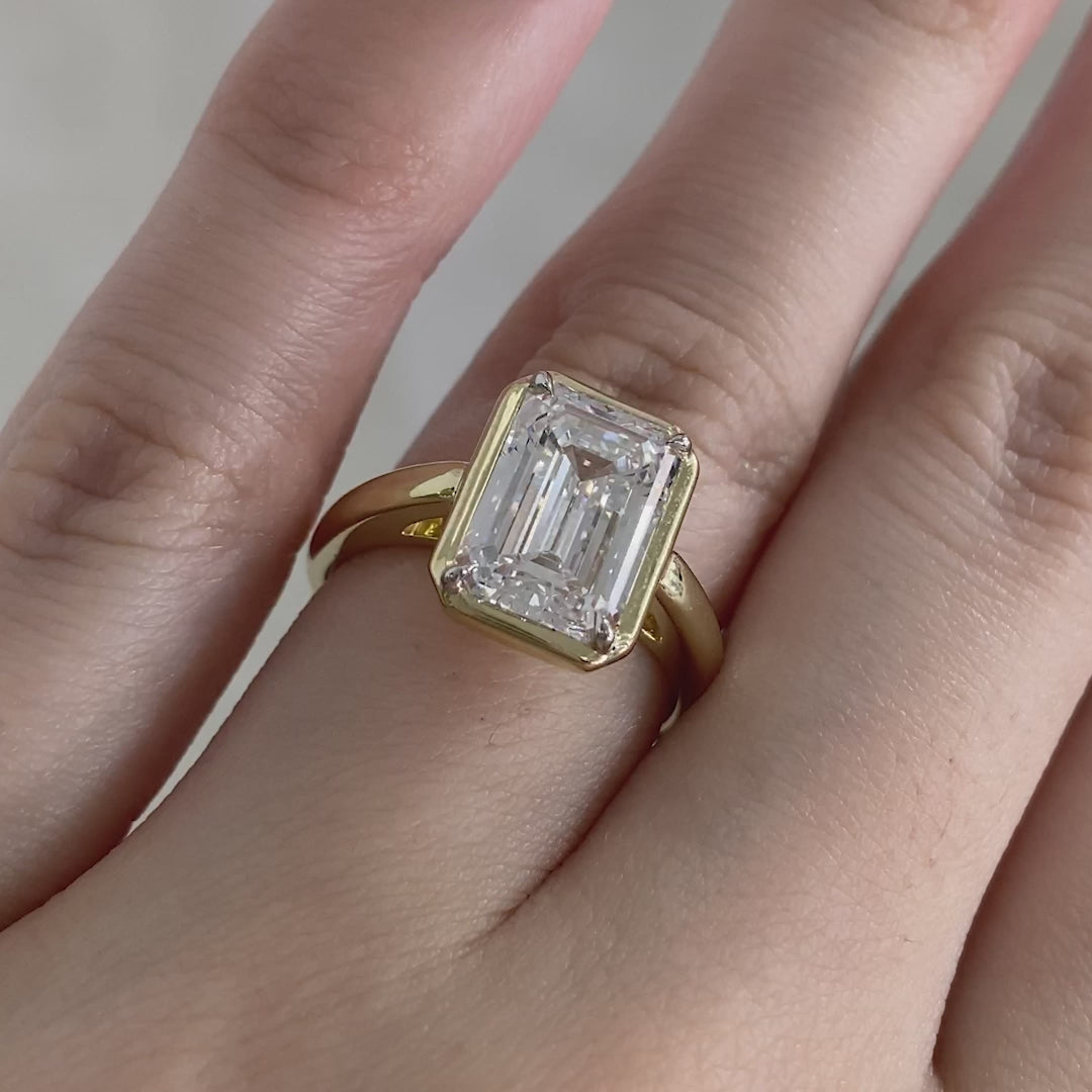 Emerald ring video, worn on hand, bezel setting.