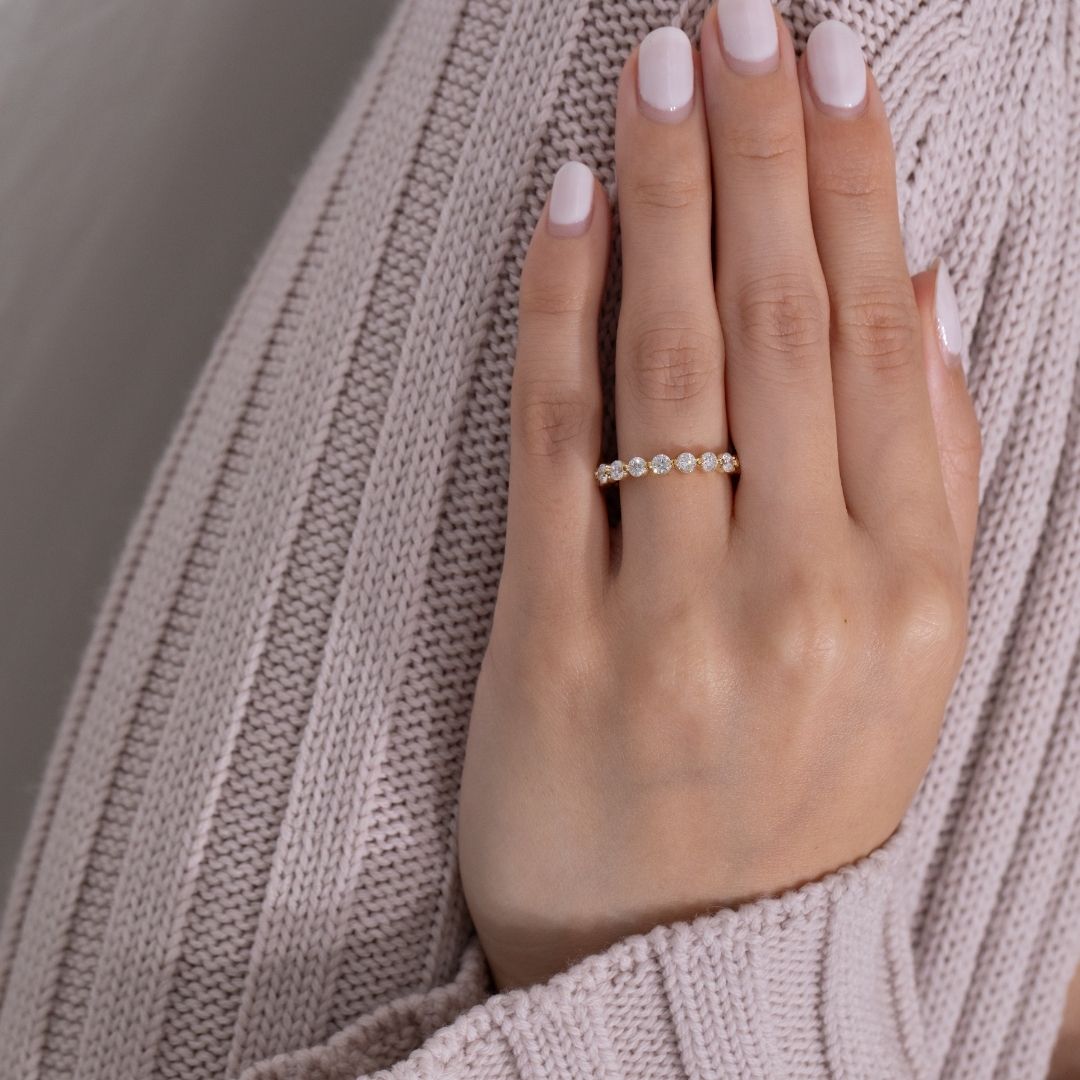 1.50ct Round Diamond Floating Diana Single Prong Yellow Gold 2.80mm Wedding Band