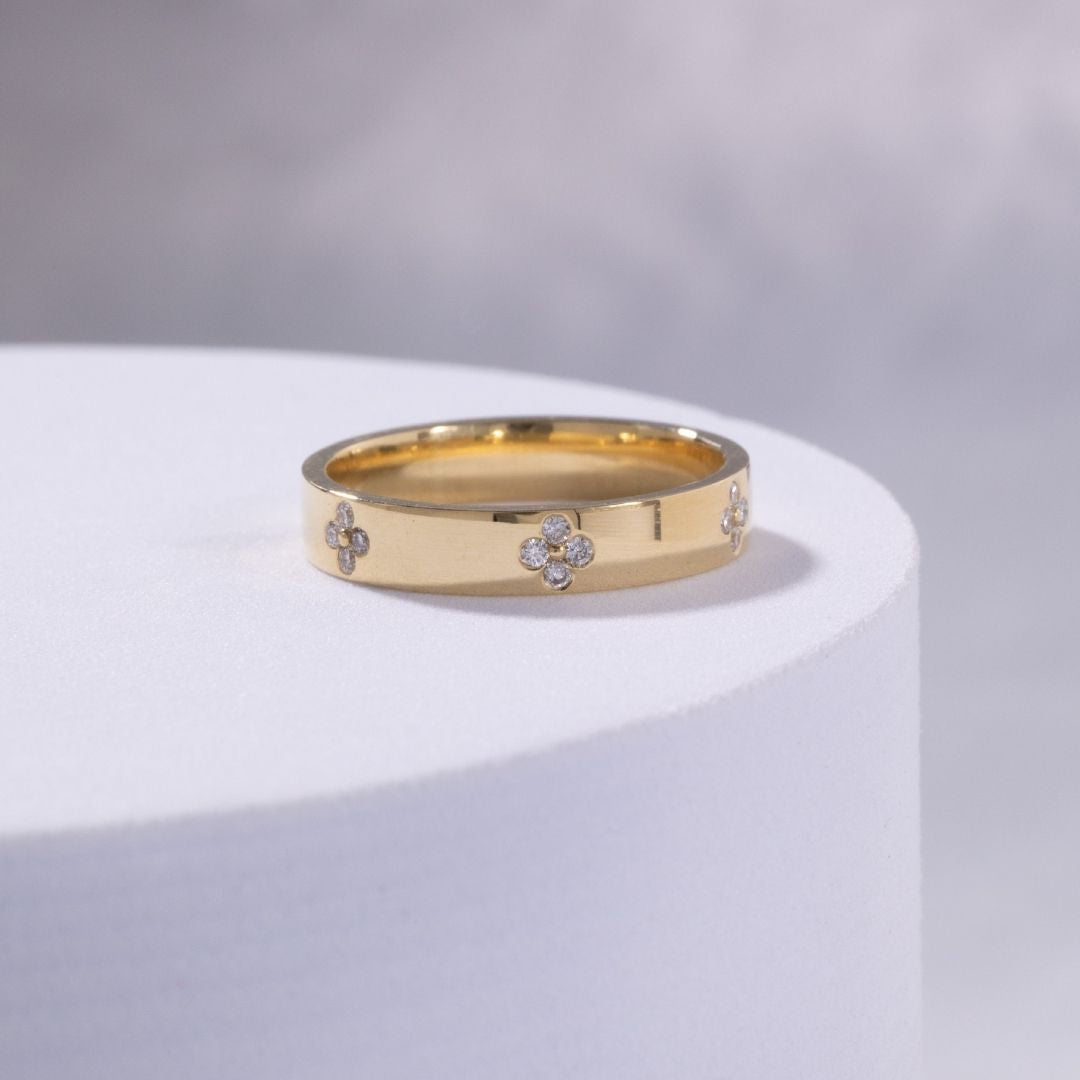 Clover Leaf Flower 4.0mm Yellow Gold Lab Diamond Band