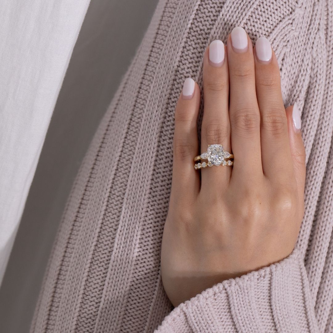 1.50ct Round Diamond Floating Diana Single Prong Yellow Gold 2.80mm Wedding Band