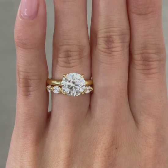 Video of 2.79ct lab grown round diamond 4 prong solitaire yellow gold engagement ring
