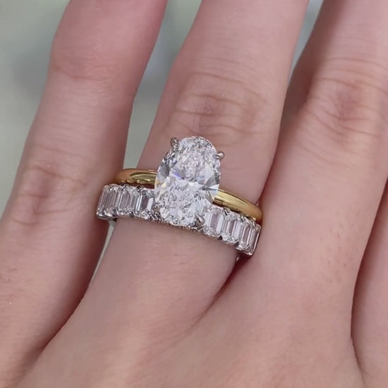 Video of 4.16ct emerald cut natural diamond Chloe 4.20mm platinum wedding band