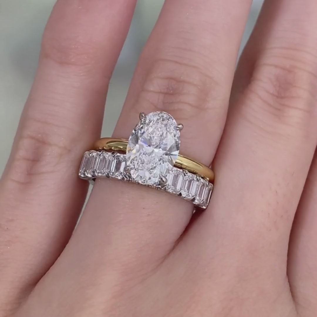 Video of 4.16ct emerald cut natural diamond Chloe 4.20mm platinum wedding band