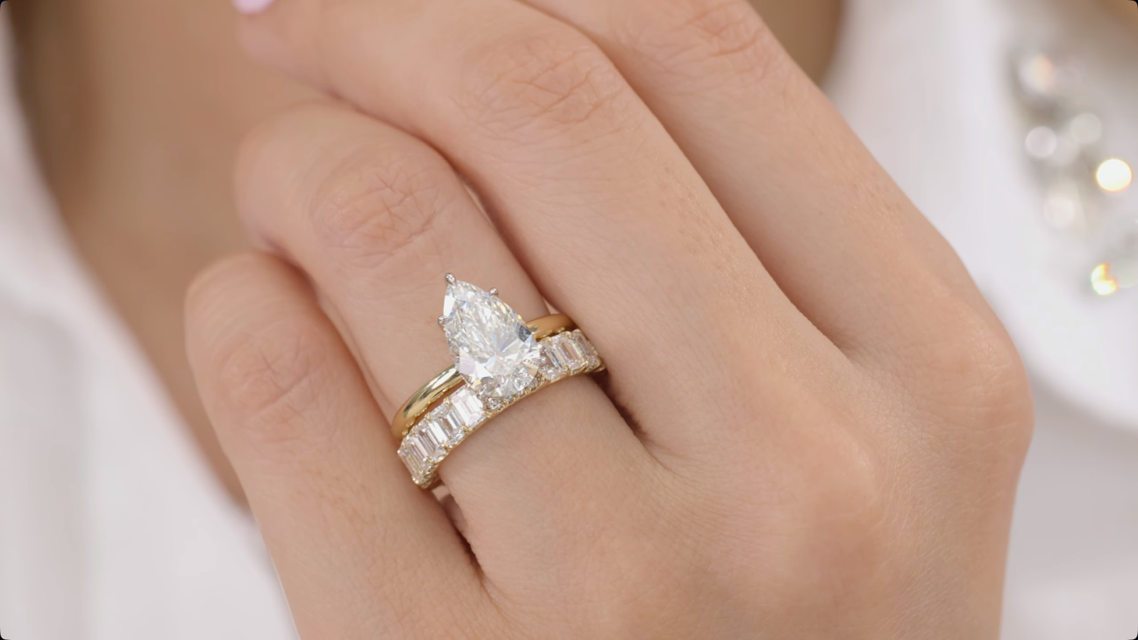 Pear shape diamond ring